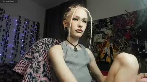 pronoun she. name Mary. age 21. online show from July 29, 5:55 pm