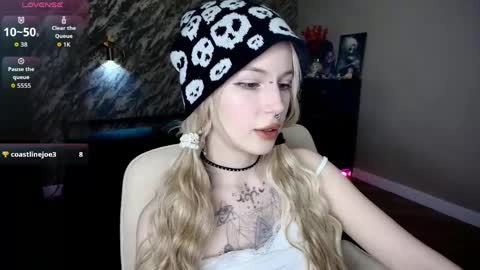 Snapshot of saykoblade chatting on April 18, 1:42 am Anges online show from April 18, 1:42 am