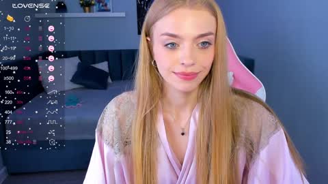 Kira  GMT 7 Mon Thu-Sun  0800am-0200pm  online show from December 18, 3:04 am