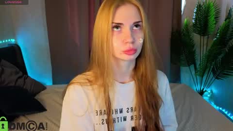 Snapshot of sayl0r_moon chatting on April 11, 9:24 am Kira GMT 7 Mon Thu-Sun 0800am-0200pm online show from April 11, 9:24 am