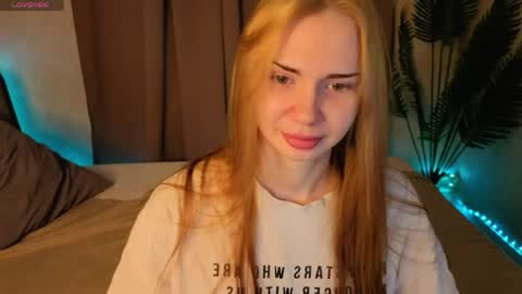 Snapshot of sayl0r_moon chatting on April 15, 9:27 am Kira GMT 7 Mon Thu-Sun 0800am-0200pm online show from April 15, 9:27 am