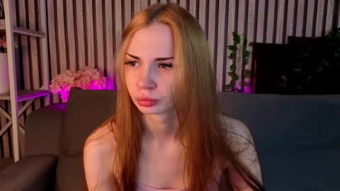 Snapshot of sayl0r_moon chatting on April 28, 9:25 am Kira GMT 7 Mon Thu-Sun 0800am-0200pm online show from April 28, 9:25 am
