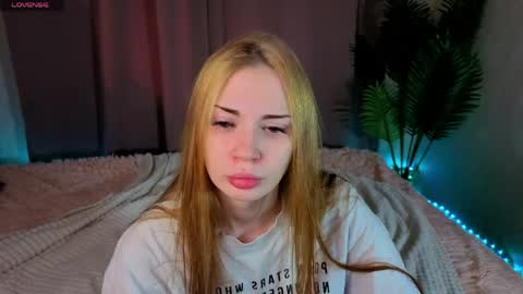 Snapshot of sayl0r_moon chatting on May 1, 9:14 am Kira GMT 7 Mon Thu-Sun 0800am-0200pm online show from May 1, 9:14 am