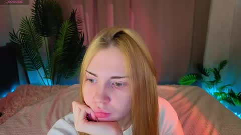 Snapshot of sayl0r_moon chatting on May 9, 9:14 am Kira GMT 7 Mon Thu-Sun 0800am-0200pm online show from May 9, 9:14 am