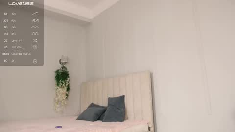 Snapshot of scamelia chatting on September 16, 6:36 am scamelia online show from September 16, 6:36 am