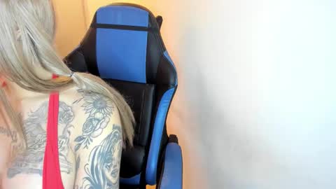 Snapshot of scarbadgirl_ chatting on February 15, 3:36 am scarbadgirl_ online show from February 15, 3:36 am