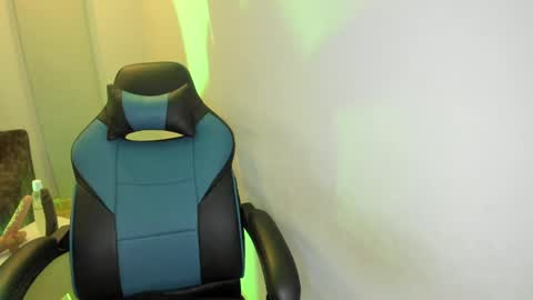 Snapshot of scarbadgirl_ chatting on March 30, 3:18 am scarbadgirl_ online show from March 30, 3:18 am