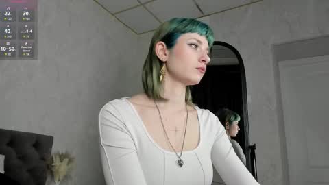 Snapshot of scarle_whisper chatting on March 19, 12:58 am Emmy online show from March 19, 12:58 am