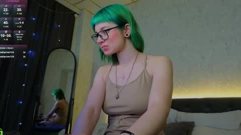 Snapshot of scarle_whisper chatting on March 29, 1:05 am Emmy online show from March 29, 1:05 am