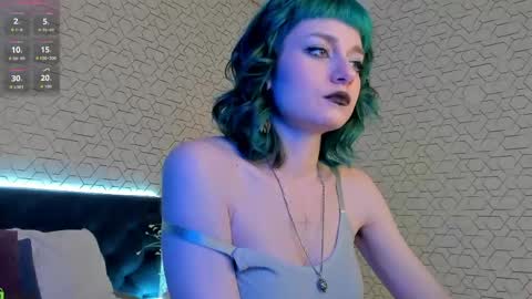 Snapshot of scarle_whisper chatting on April 16, 9:21 am Emmy online show from April 16, 9:21 am