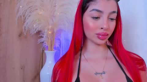 Snapshot of scarleett_jones chatting on October 20, 11:27 pm scarleett jones online show from October 20, 11:27 pm