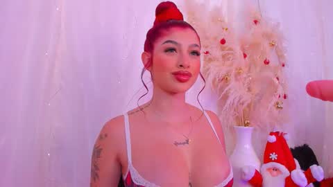 Snapshot of scarleett_jones chatting on December 13, 9:20 pm scarleett jones online show from December 13, 9:20 pm