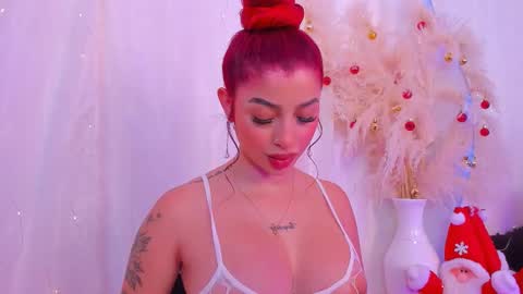 Snapshot of scarleett_jones chatting on December 14, 9:30 pm scarleett jones online show from December 14, 9:30 pm