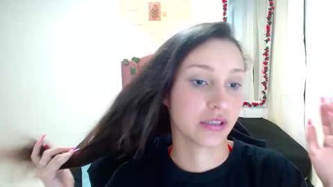 Snapshot of scarlet771776 chatting on December 5, 8:16 pm scarlet771776 online show from December 5, 8:16 pm