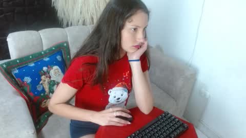 Snapshot of scarlet771776 chatting on December 14, 2:55 pm scarlet771776 online show from December 14, 2:55 pm