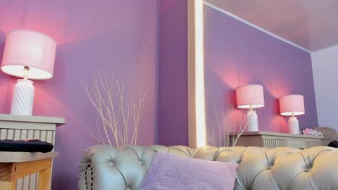 Scarlet Edwars online show from January 17, 7:05 pm