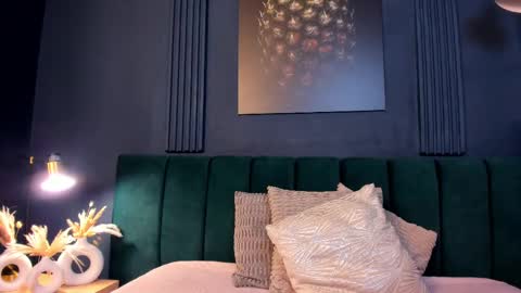 Scarlet Edwars online show from February 10, 7:07 pm