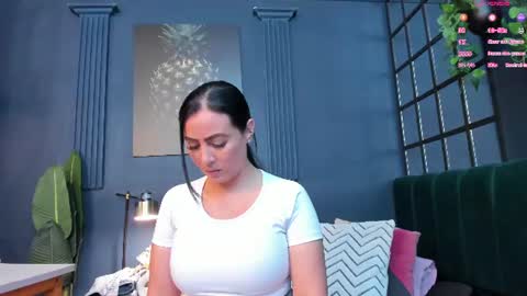 Scarlet Edwars online show from July 9, 3:05 pm