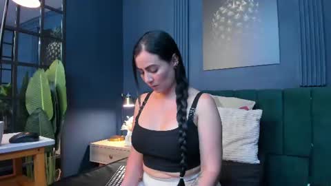 Scarlet Edwars online show from July 15, 4:45 pm