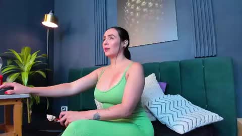 Scarlet Edwars online show from July 23, 5:44 pm