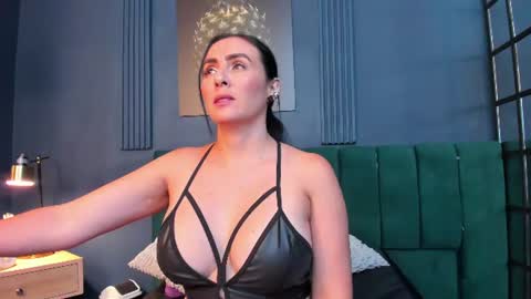 Scarlet Edwars online show from July 28, 3:21 pm