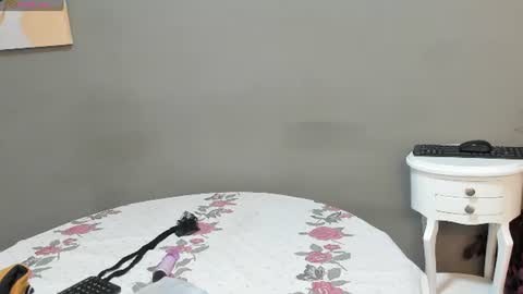 Snapshot of scarlet_glow chatting on July 9, 12:31 pm Scarlete online show from July 9, 12:31 pm