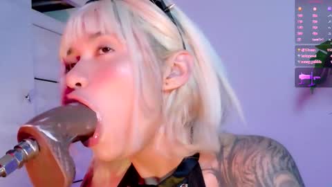 Snapshot of scarlet_gold chatting on March 3, 1:45 am scarlet_gold online show from March 3, 1:45 am