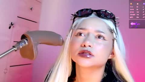 Snapshot of scarlet_gold chatting on March 24, 1:21 am scarlet_gold online show from March 24, 1:21 am