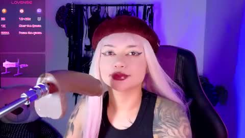 Snapshot of scarlet_gold chatting on June 17, 9:05 pm scarlet_gold online show from June 17, 9:05 pm