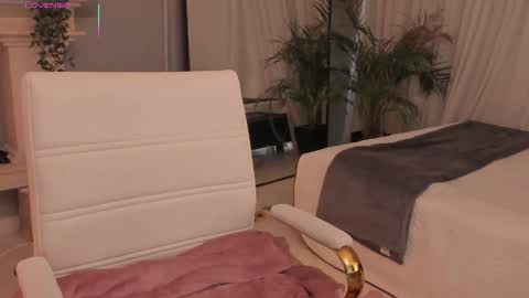 Snapshot of scarlet_miller_1 chatting on September 30, 12:43 pm  Celeste online show from September 30, 12:43 pm