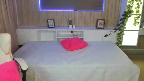 Snapshot of scarlet_s_ chatting on March 2, 7:15 am Scarlet online show from March 2, 7:15 am