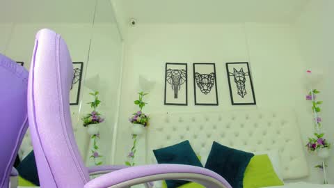 Isa online show from February 15, 2:11 pm