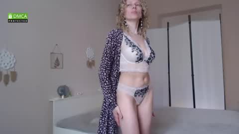 Snapshot of scarlet_sweety chatting on May 21, 2:24 pm scarlet_sweety online show from May 21, 2:24 pm