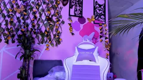 Snapshot of scarlet_villamizar chatting on April 8, 5:18 am SCARLET online show from April 8, 5:18 am