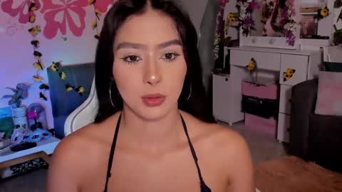 Snapshot of scarlet_villamizar chatting on April 23, 4:46 am SCARLET online show from April 23, 4:46 am