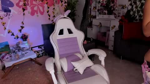 Snapshot of scarlet_villamizar chatting on May 5, 4:42 am SCARLET online show from May 5, 4:42 am