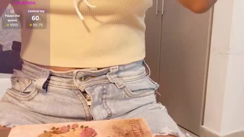 scarlet_vixen_ online show from February 5, 12:10 pm