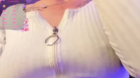 Scarlet  online show from November 24, 10:42 pm