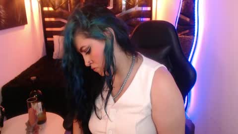 Snapshot of scarleth_bluee chatting on April 8, 3:06 am Scarleth online show from April 8, 3:06 am
