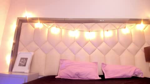 Snapshot of scarlethbigbug chatting on February 12, 12:00 pm scarlethbigbug online show from February 12, 12:00 pm