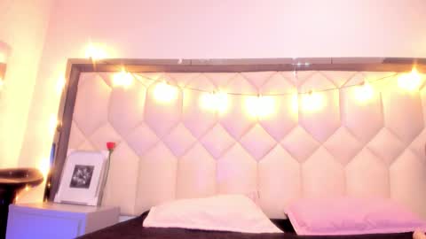 Snapshot of scarlethbigbug chatting on February 19, 12:12 pm scarlethbigbug online show from February 19, 12:12 pm