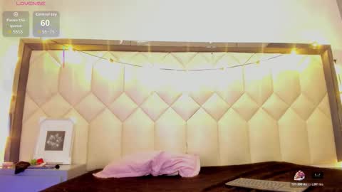 Snapshot of scarlethbigbug chatting on March 24, 1:27 pm scarlethbigbug online show from March 24, 1:27 pm