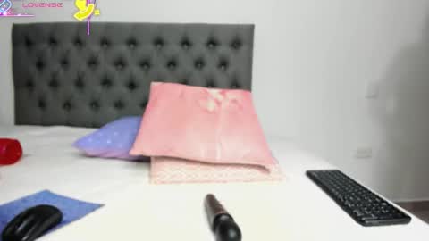 Snapshot of scarlethxs chatting on November 11, 10:54 pm SOFI online show from November 11, 10:54 pm