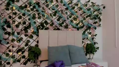 scarlet  online show from November 27, 11:01 am