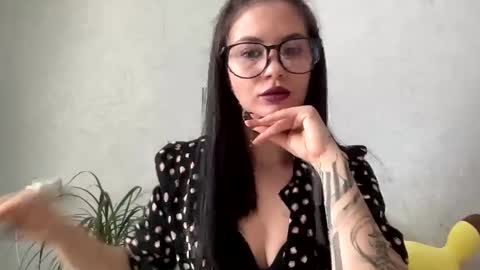 scarletpetal online show from January 19, 6:20 am