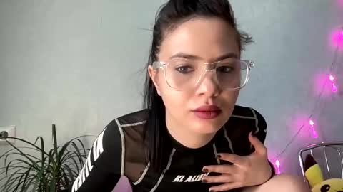 scarletpetal online show from January 21, 6:43 am