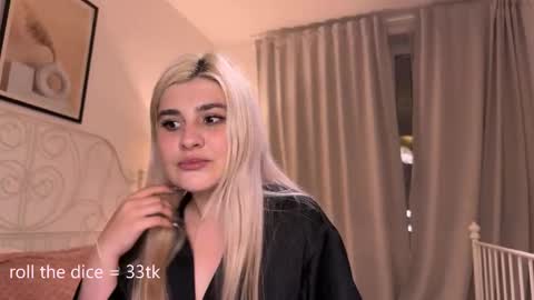 scarletsirens_ online show from March 17, 8:34 pm