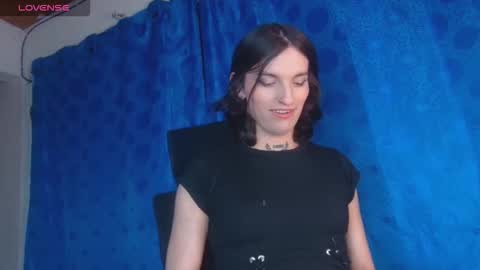 Snapshot of scarlett_crastrawberry chatting on October 24, 9:44 pm scarlet online show from October 24, 9:44 pm