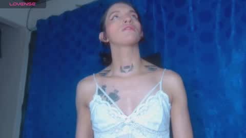 Snapshot of scarlett_crastrawberry chatting on November 3, 10:21 pm scarlet online show from November 3, 10:21 pm