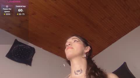 Snapshot of scarlett_crastrawberry chatting on November 26, 10:22 pm scarlet online show from November 26, 10:22 pm